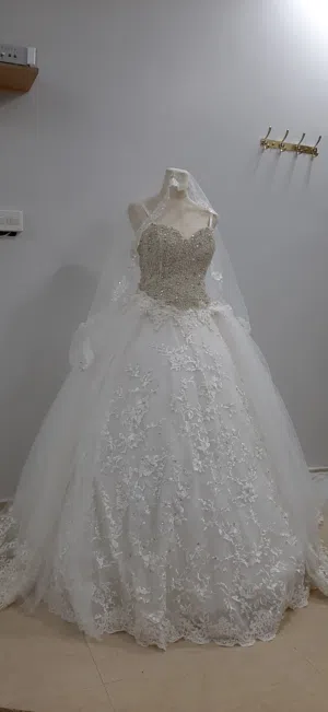 البيع او اللايجار فستان زفاف