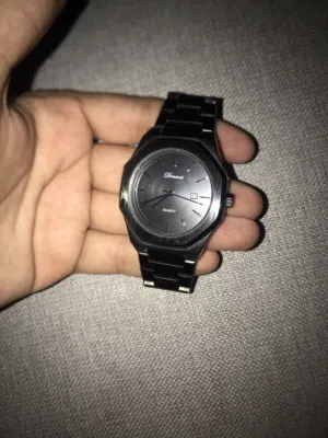 ساعة رجالية نضيفة