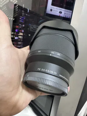 Sony FE 28-70mm F3.5-5.6 OSS وكالة حرفياً مع الهود