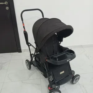 عربة الأطفال الثنائية Joovy Caboose Ultralight Sit and Stand. [1]