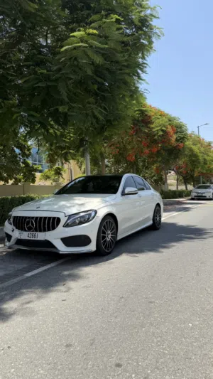 C300 * White color * Panoramic sunroof * Electric seats (Power seats)