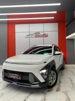 كونا هايبرد 2024  الجديدة كلياً ، وإضافات فل ، فرش جلد كريمي وكراسي كهربا تبريد وتسخين