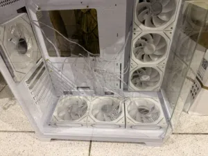 Clean white barely used pc case ( 7 fans included)