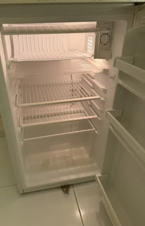 ثلاجة للبيع