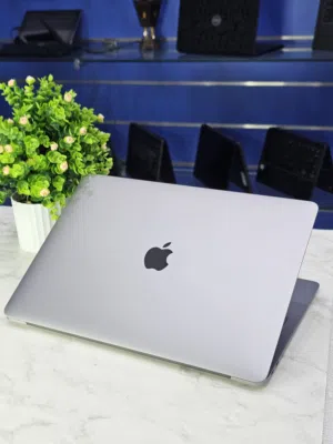 MacBook Pro A1990  2018 Touch Bar  Core i7 Processor  16gb Ram 256gb ssd 4gb Graphics Card