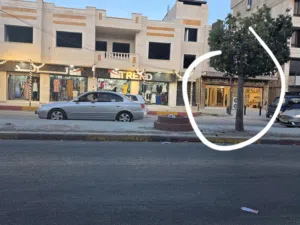 مخازن تجاريه عدد 2كبيره مفتوحه على بعض للايجار قرب دوار الرمثا الرئيسي مقابل شركة أمنيه