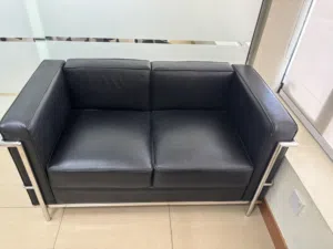 عدة مكتبية مستعملة