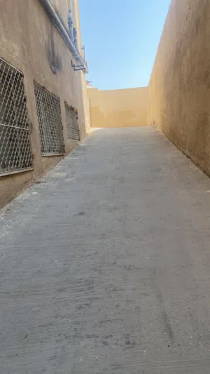مستودع كبير