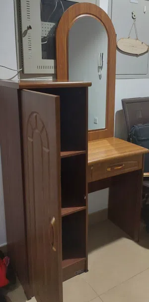 أثأث بحالة جيدة جدا للبيع بالفجيرة سكمكم