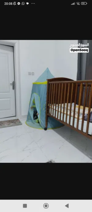 سرير مع مرتبة بحالة ممتازة