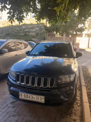 لون اسود Jeep compass (2014) السيارة جديدة دهان شركة   بسعر العرض 60000