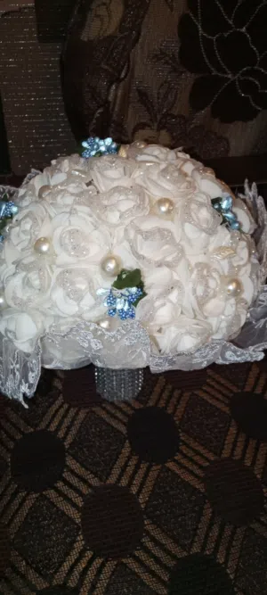 باقة عرائس لون ابيض