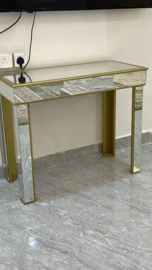 طاولات زجاج