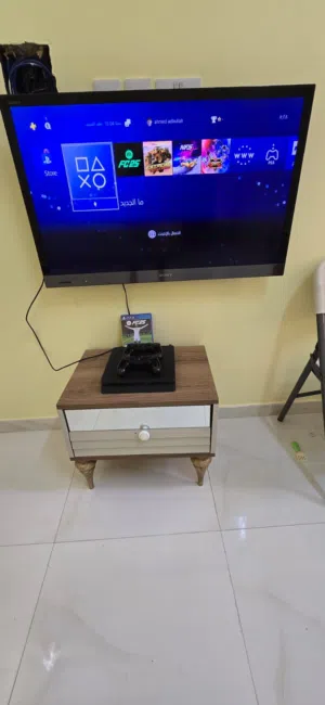 للبيع بلاستيشن 4 نظيفه