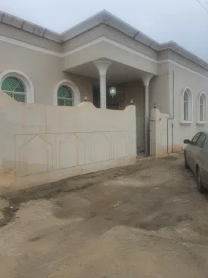 بيت تتكون من 3 غرف و و حمام و صاله وحوش