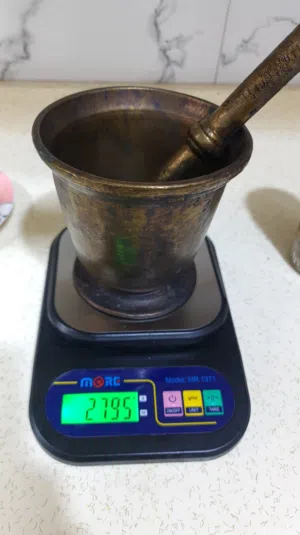 هاون بصراوي عمره اكثر من 50 سنه