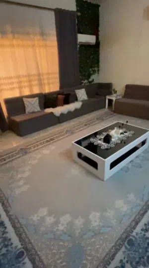 جلسه كويتيه مكونه من 8 قطع 6كبار و2 زاويه الجلسه نضيفه مثل ماموضح بلفيديو السعر 250