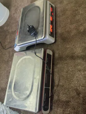 عدد 2 ميزان إلكتروني للبيع