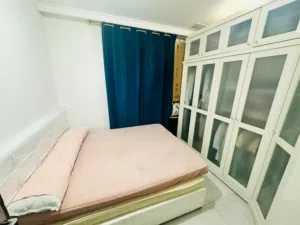 شقه للايجار غرفه وصاله مفروشه