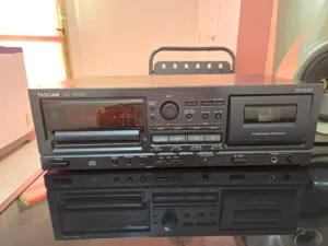 للبيع مشغل احترافي TASCAM CD-A500