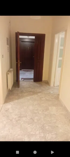شقه فارغه للايجار ـ خلدا ـ مساحه واسعه