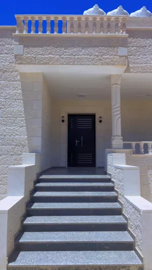 201 m2 4 Bedrooms Townhouse for Sale in Irbid Hofa