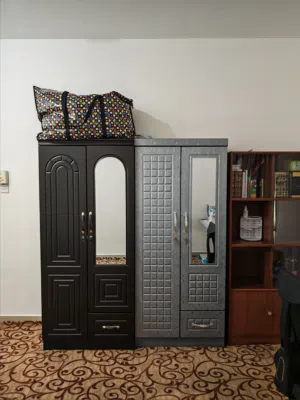 خزائن للملابس والمكتبة للكتب wordrobe for closes and books