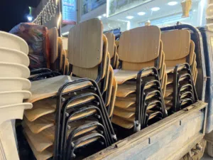 كراسي مدرسيه شبه اجديده بي المسند