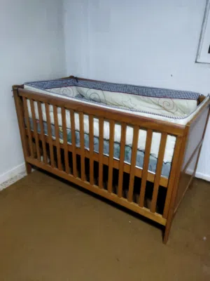 سرير اطفال ماركة Mothercare صناعة بريطانيه أبعاده 140 *70*88