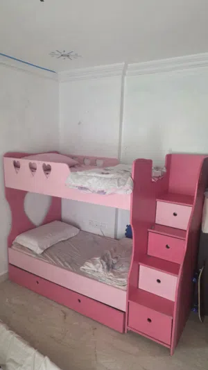 سرير اطفال بحالة جيدة