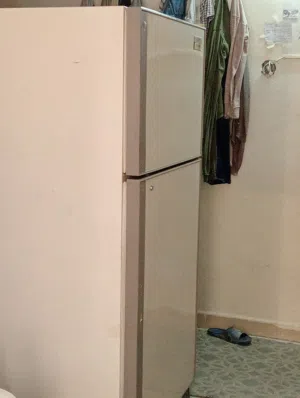 ثلاجه للبيع