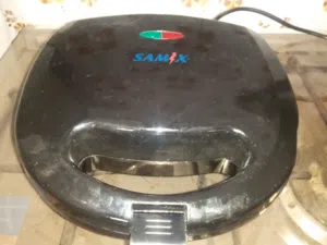 صانعة ساندويتش ساميكس