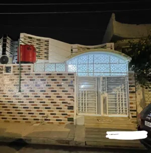 بيت للبيع المربع الذهبي يبعد 10 م عن شارع سوك العكيلي.بناء2023حديث متميز جدا بقرب الخدمات و المحلات