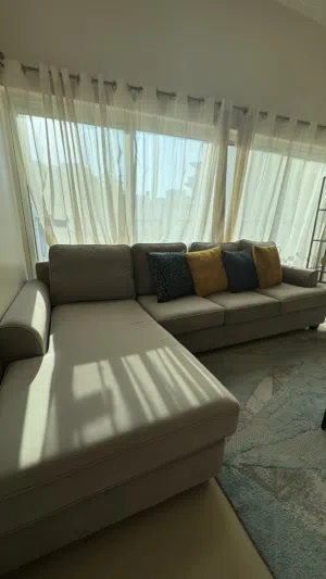 غنفه علئ شكل حرف L شبه جديده