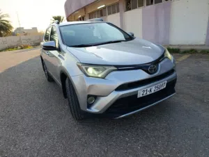 Toyota RAV4 2017  راف 4 2017 لون سلفر  ماشية 110 الف