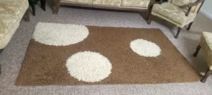 سجاد وسط غرفة ضيوف للبيع