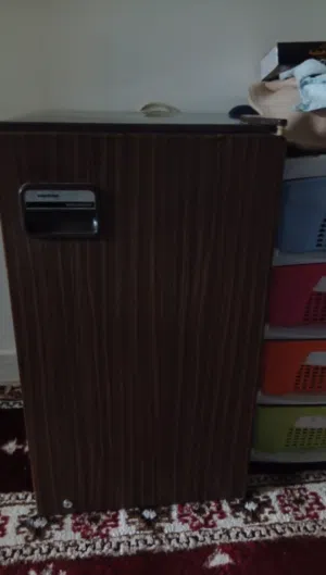 ثلاجه مكتب سامسونج لون بني  السعر 30نهائي