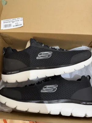 وتشي Skechers أصلي   جديد تمامًا لم يُستخدم نهائيًا (بعلبته)