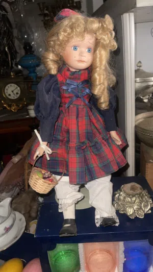 دمى قديمة للبيع