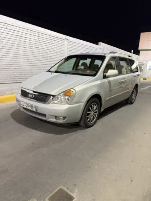 Used Kia Carnival in Hawally