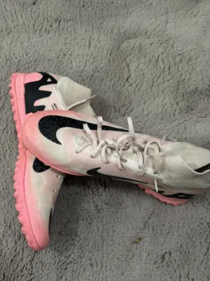 Foodtball shoe