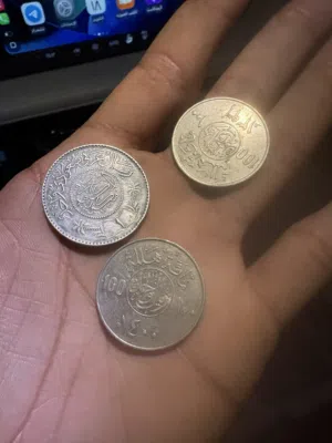 تحف وعملات قديمه