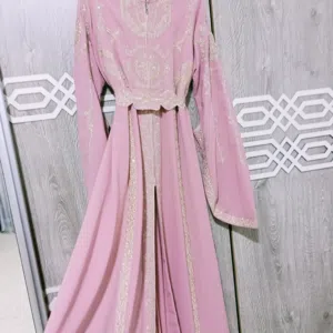 قفطان مغربي وفساتين للبيع لبسة وحدة ساعتين بلبس لوزن 100