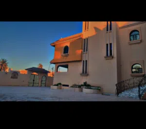 عدد 2فلل للبيع في جنزور بجوار الساحل للحلويات
