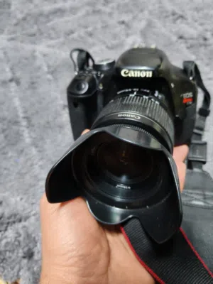 كاميرا كانون 600d نظيفة جدا مع جميع ملحقاتها