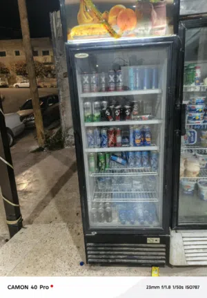 ثلاجة عرض باب واحد ممتازة جداا (وكالة) للبيع