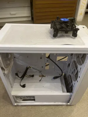 Pc case ‘with no glass’ white with cpu cooler