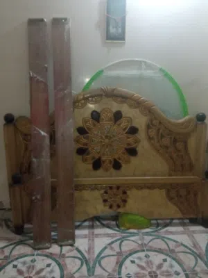 سرير خشبي ماليزي