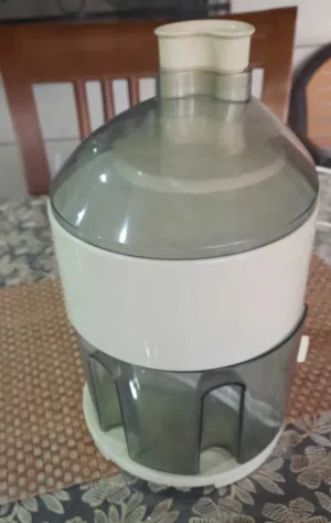 عصارة فواكه مستعمل بحالة جيدة