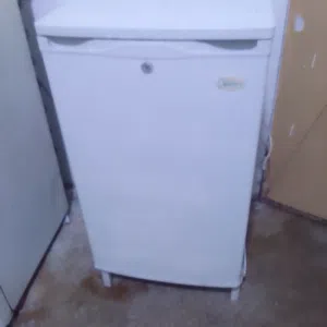 ثلاجة مكتب شغالة